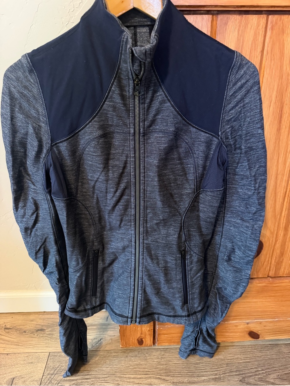 Lululemon Navy Blue Athletic Top – full zip long sleeve tag removed size 4/6